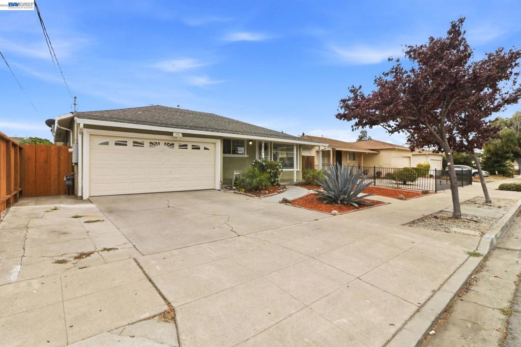 824 Moraga Dr Property Photo 3