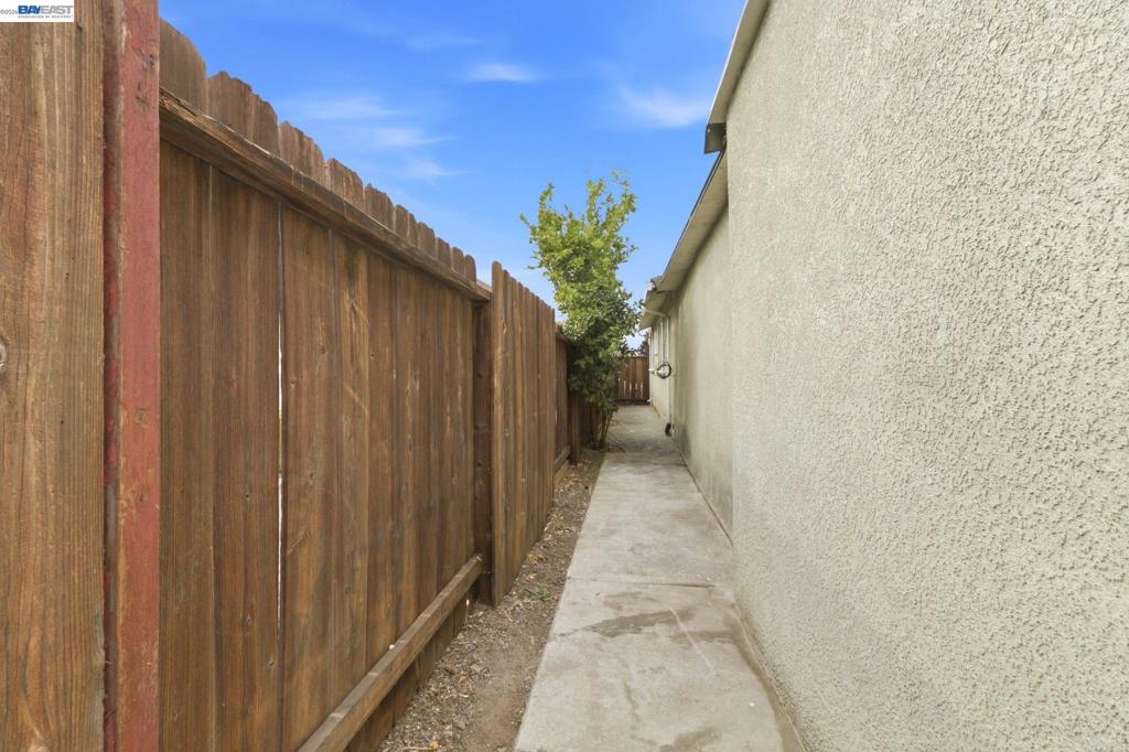 824 Moraga Dr Property Photo 29