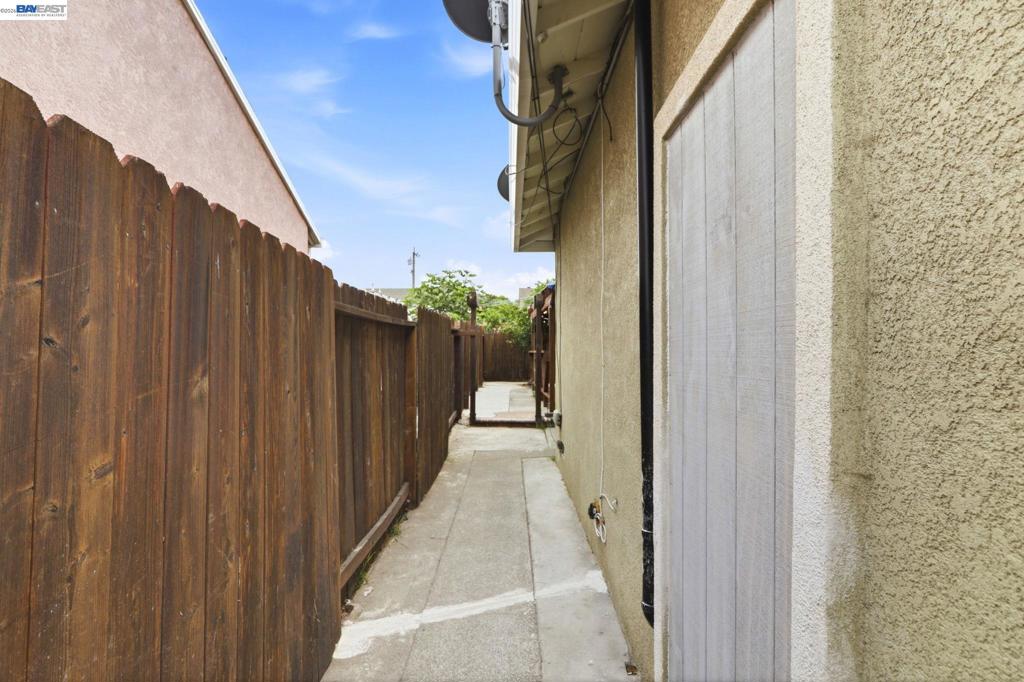 824 Moraga Dr Property Photo 30