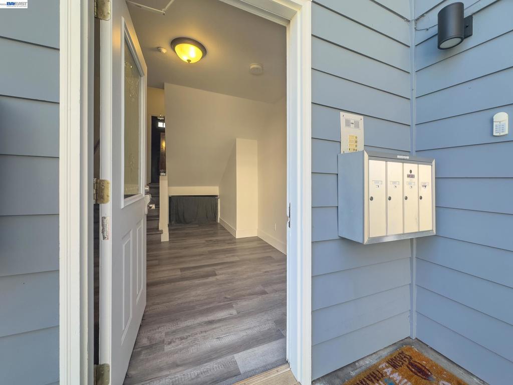 534 Adams St Property Photo 4
