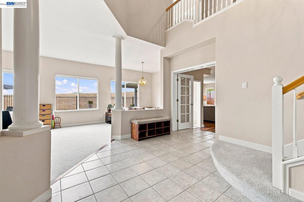 5444 Southwood Way Property Photo 4