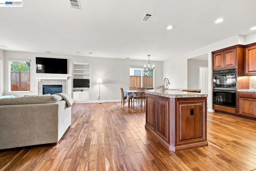 5444 Southwood Way Property Photo 12