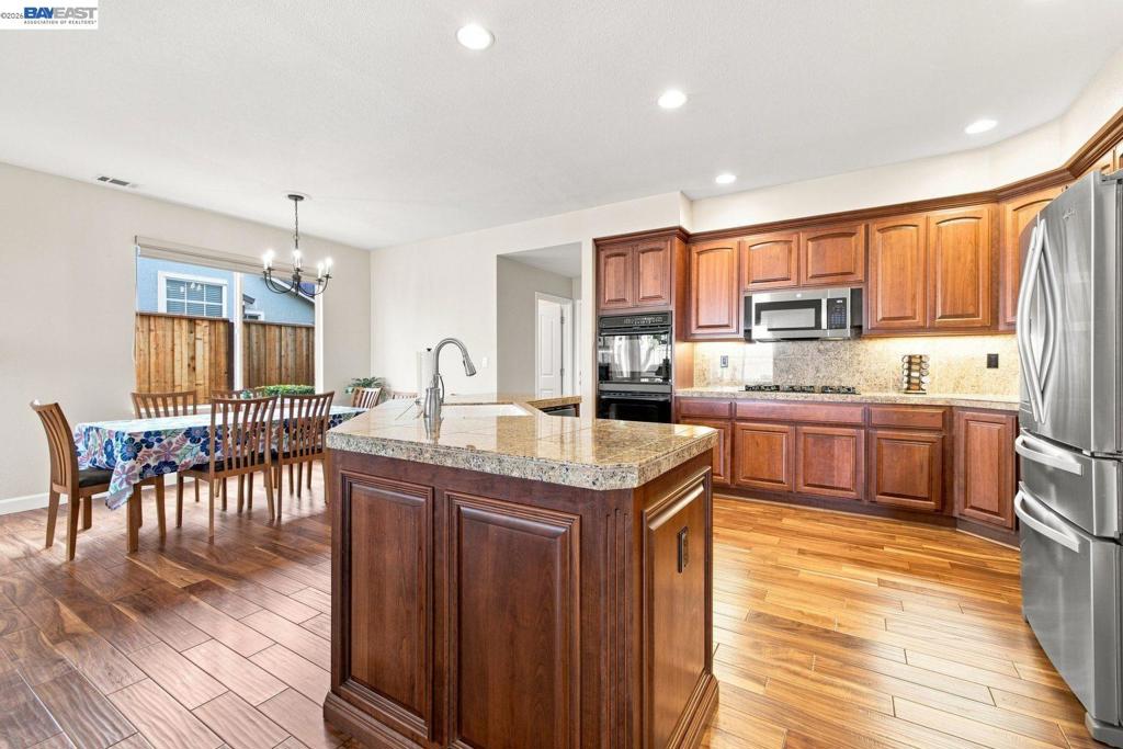 5444 Southwood Way Property Photo 13