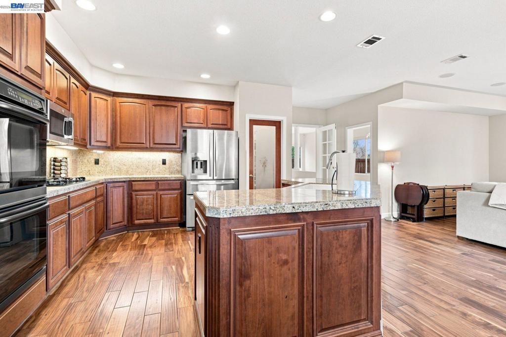 5444 Southwood Way Property Photo 15