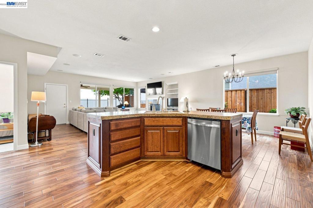 5444 Southwood Way Property Photo 16