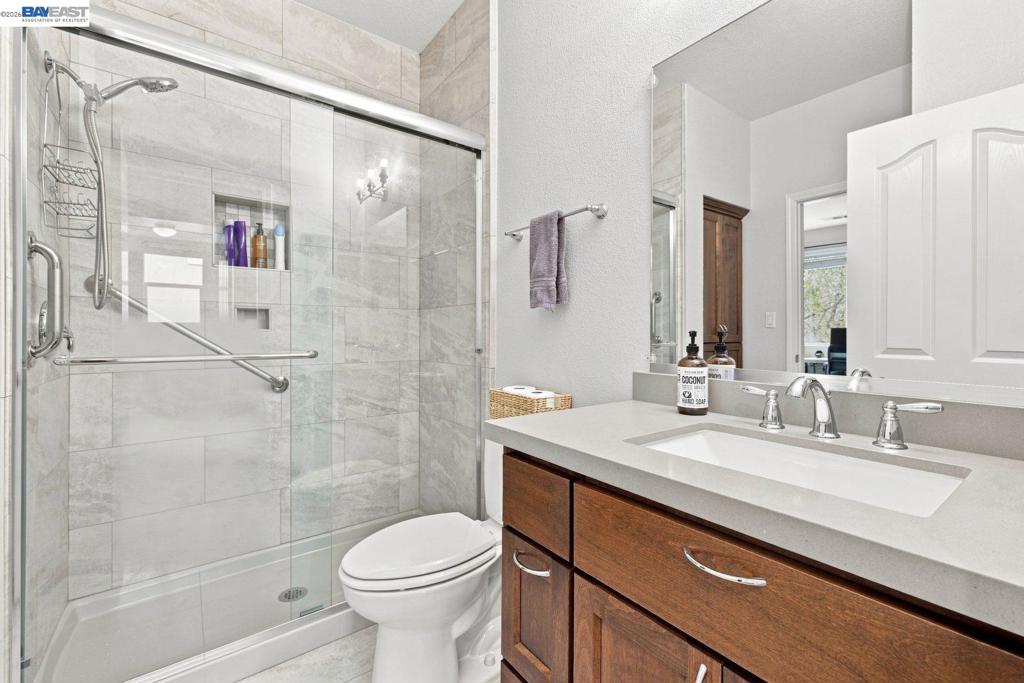 5444 Southwood Way Property Photo 32