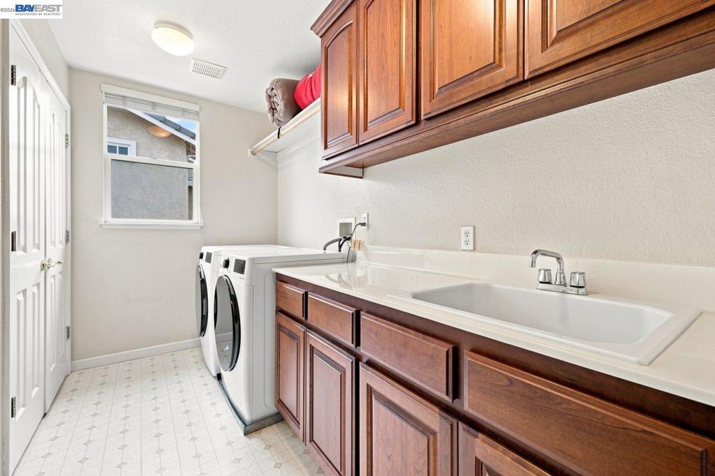 5444 Southwood Way Property Photo 34