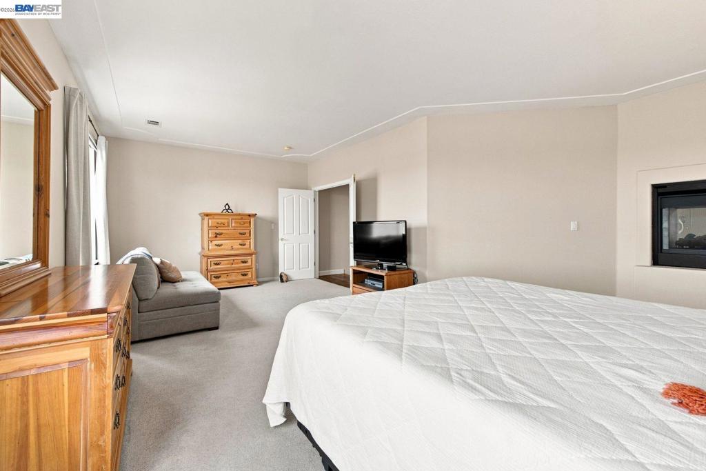 5444 Southwood Way Property Photo 42