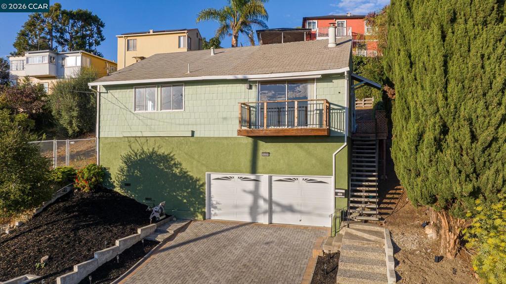 17112 Los Banos St Property Photo 3