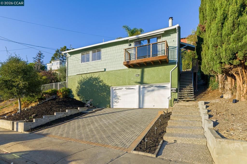 17112 Los Banos St Property Photo 4