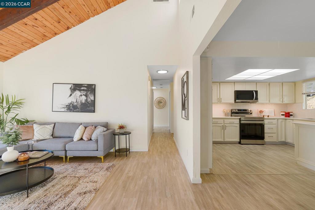 17112 Los Banos St Property Photo 15