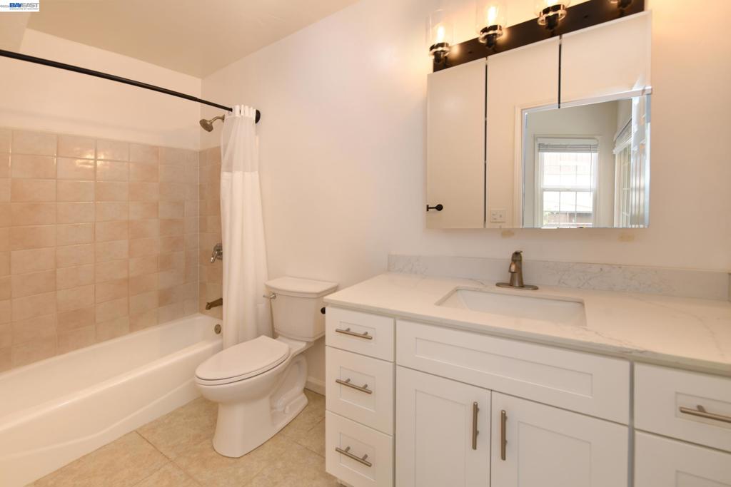 534 Adams St Property Photo 21