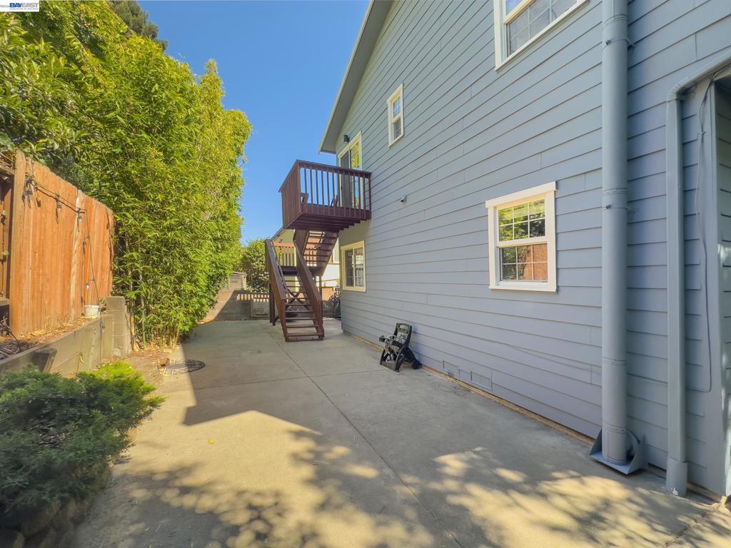 534 Adams St Property Photo 31