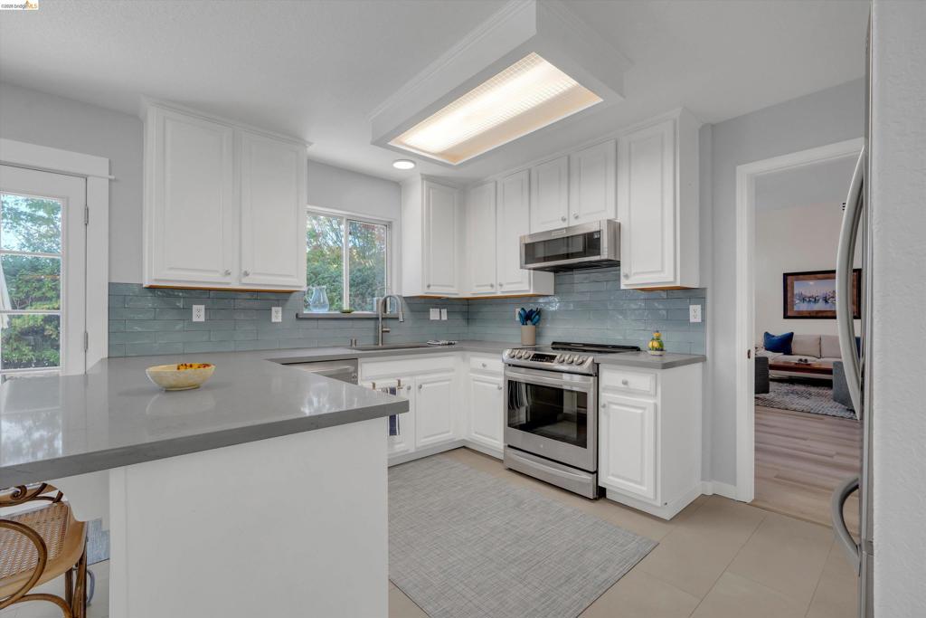 1835 Mountview Ter Property Photo 8