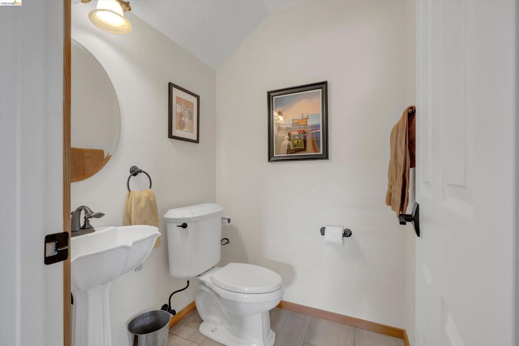 1835 Mountview Ter Property Photo 12