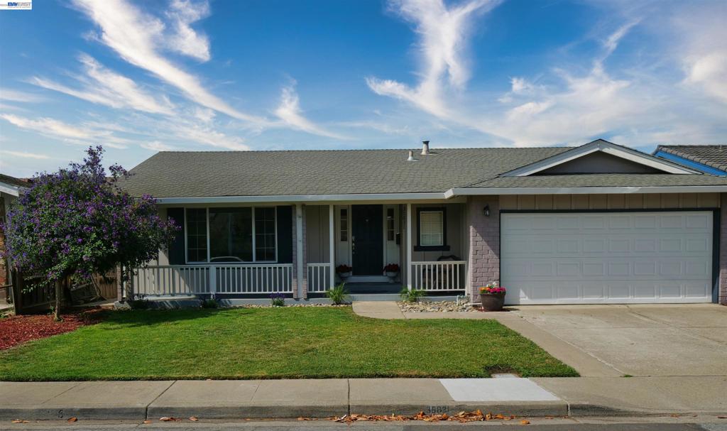 35831 Caxton Pl Property Photo 2