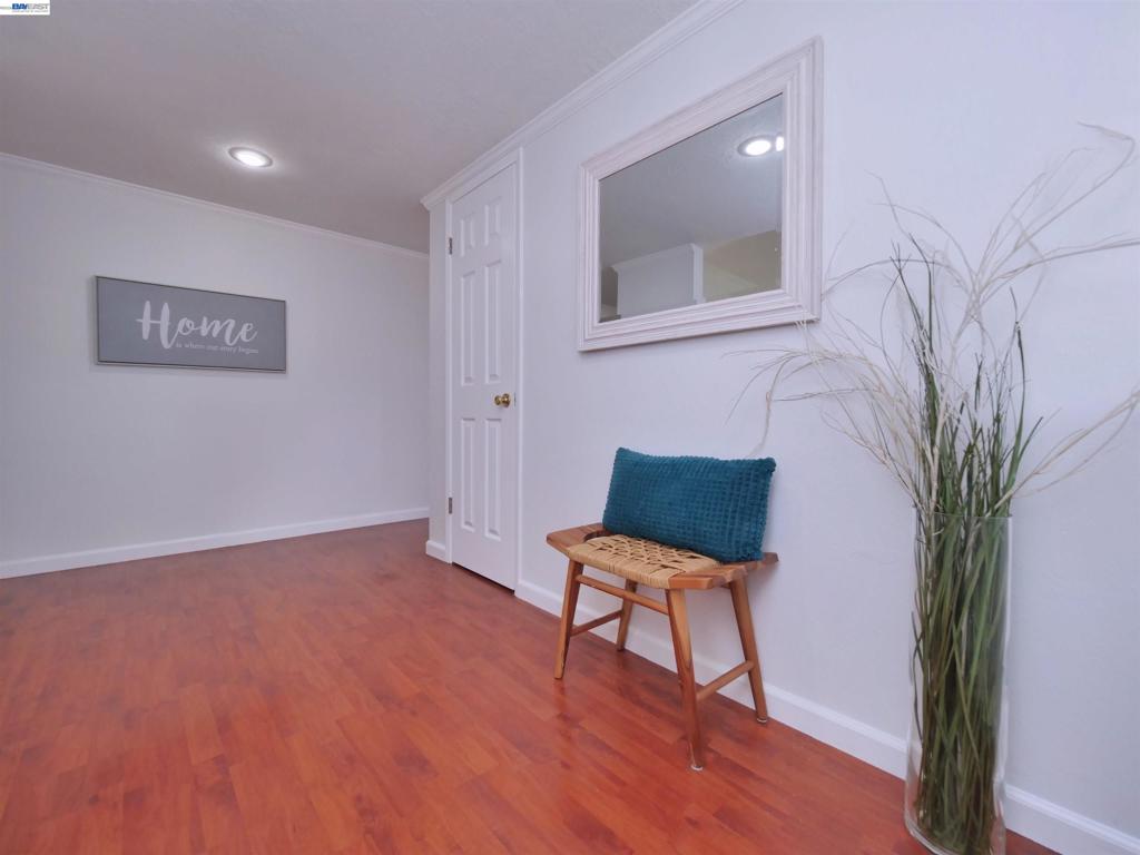 35831 Caxton Pl Property Photo 7