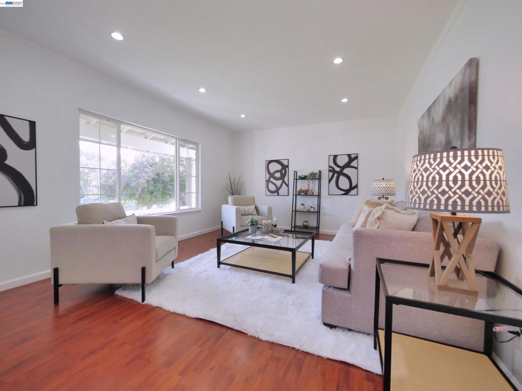 35831 Caxton Pl Property Photo 8