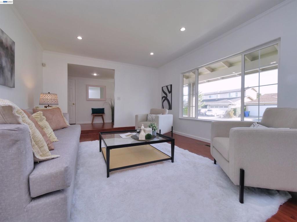35831 Caxton Pl Property Photo 9