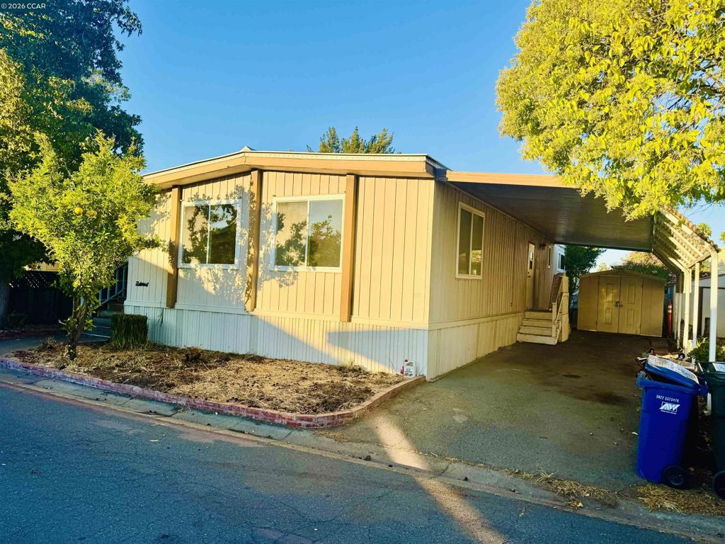 262 Carob Way Property Photo 3