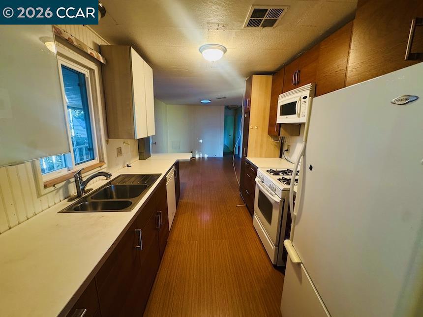 262 Carob Way Property Photo 6