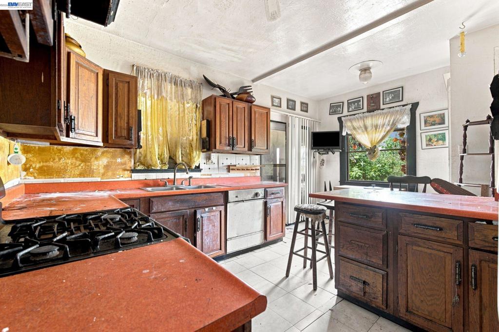4621 Park Blvd Property Photo 11