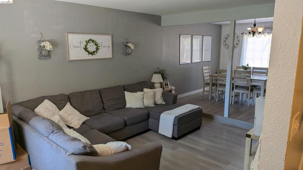 110 Sansome Ct Property Photo 6