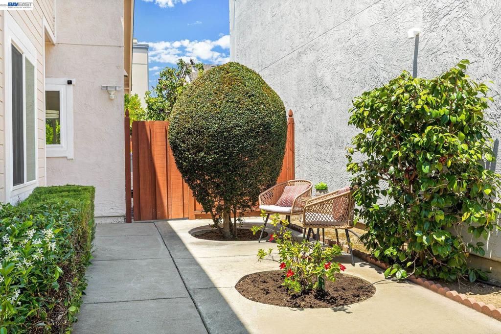 5439 Sunstar Commons Property Photo 3