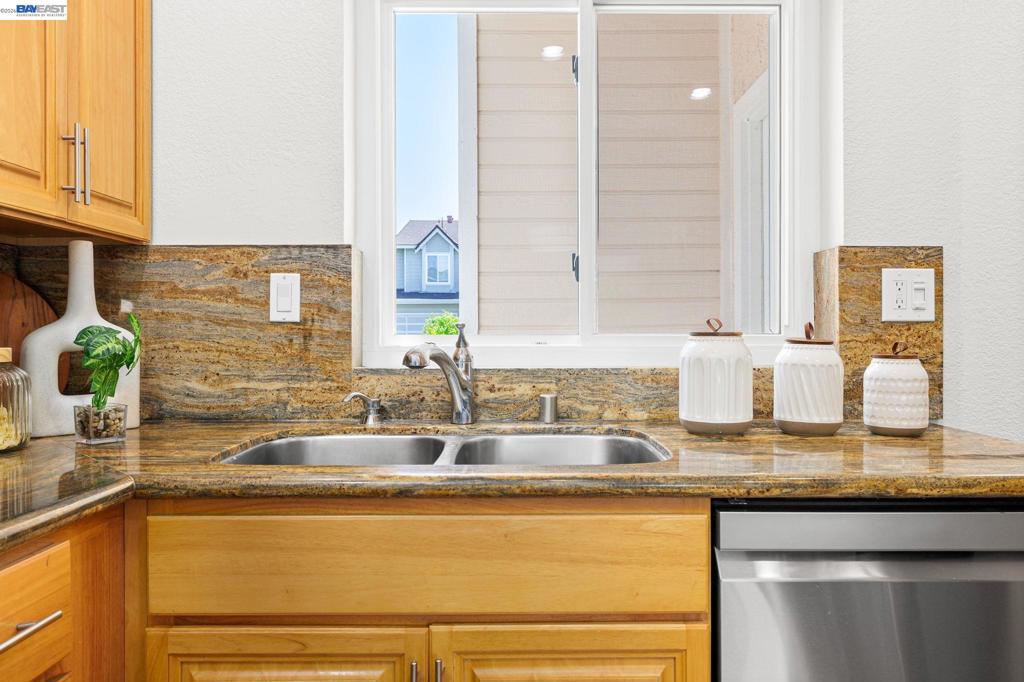 5439 Sunstar Commons Property Photo 16