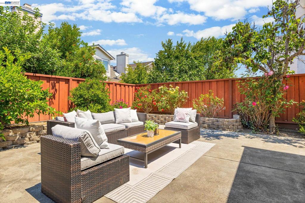 5439 Sunstar Commons Property Photo 39