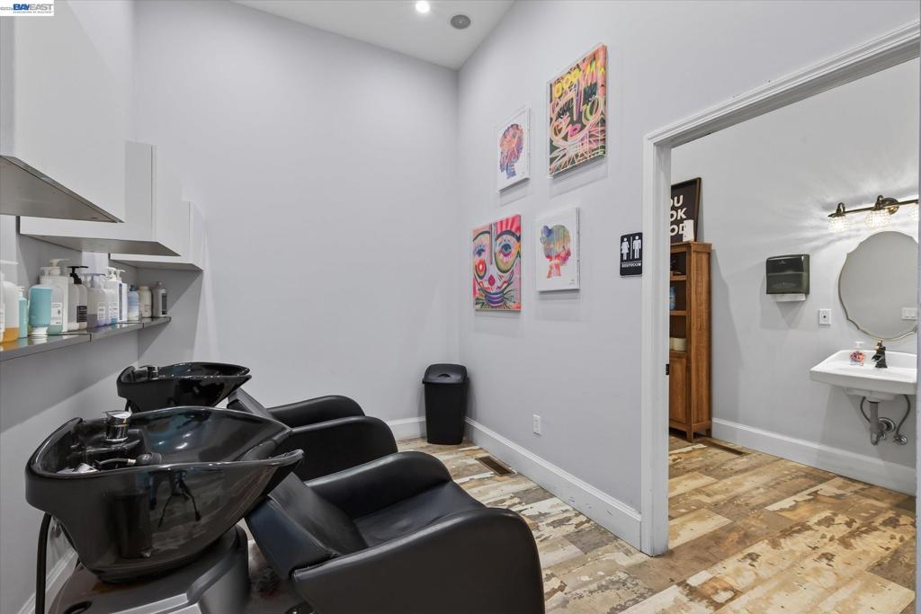 2221 3rd St Property Photo 18
