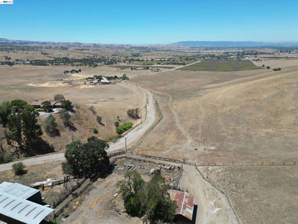 11251 Reuss Rd Property Photo 3