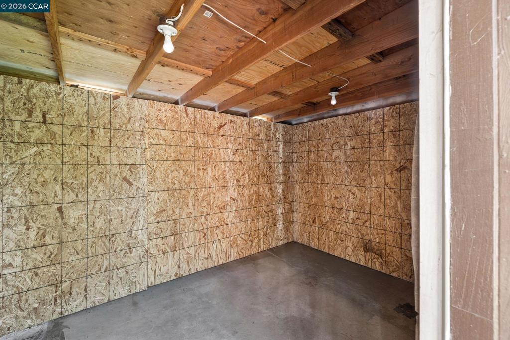 1608 Maxwell Ln Property Photo 44