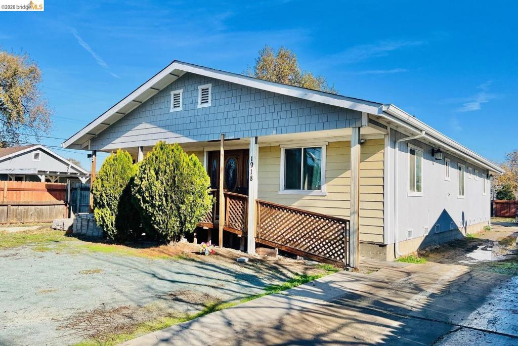 1918 S Olive Ave Property Photo 1