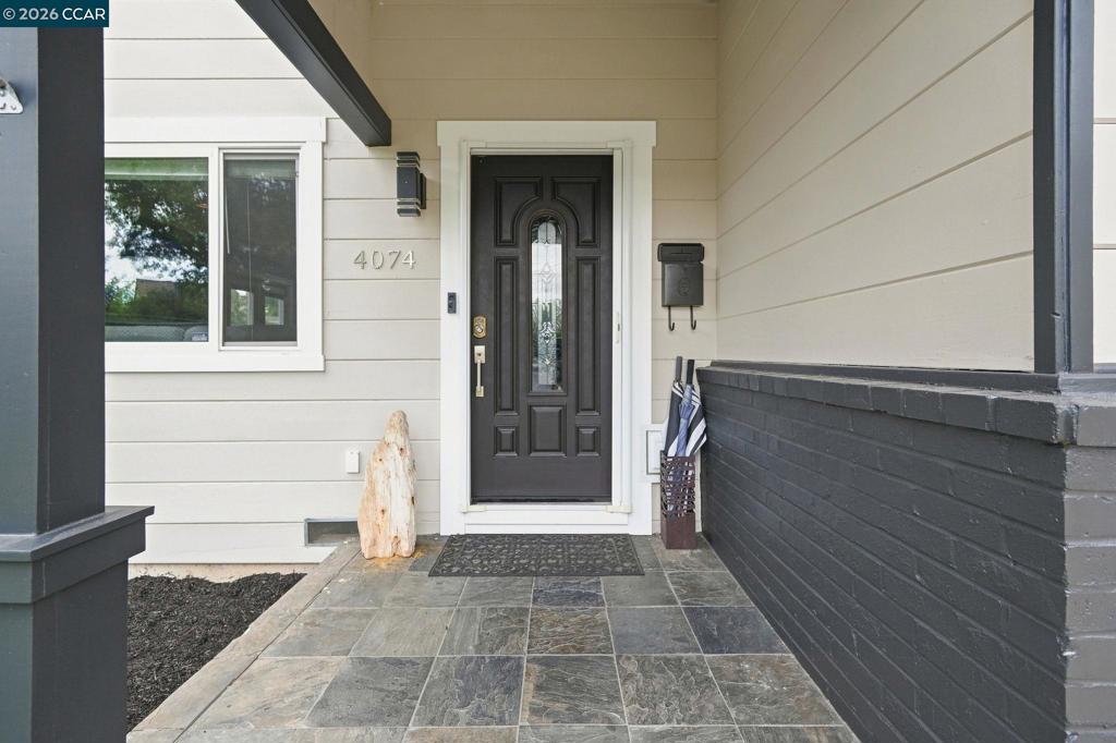 4074 Hamlet Ct Property Photo 5