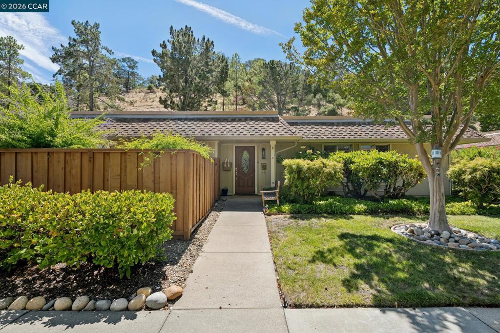 2037 Ptarmigan Dr 2 Property Photo 1