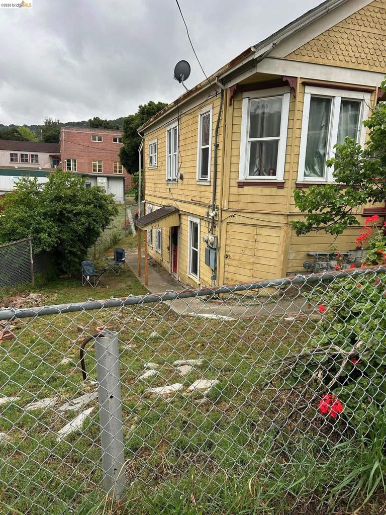 1109 Wanda St Property Photo 4