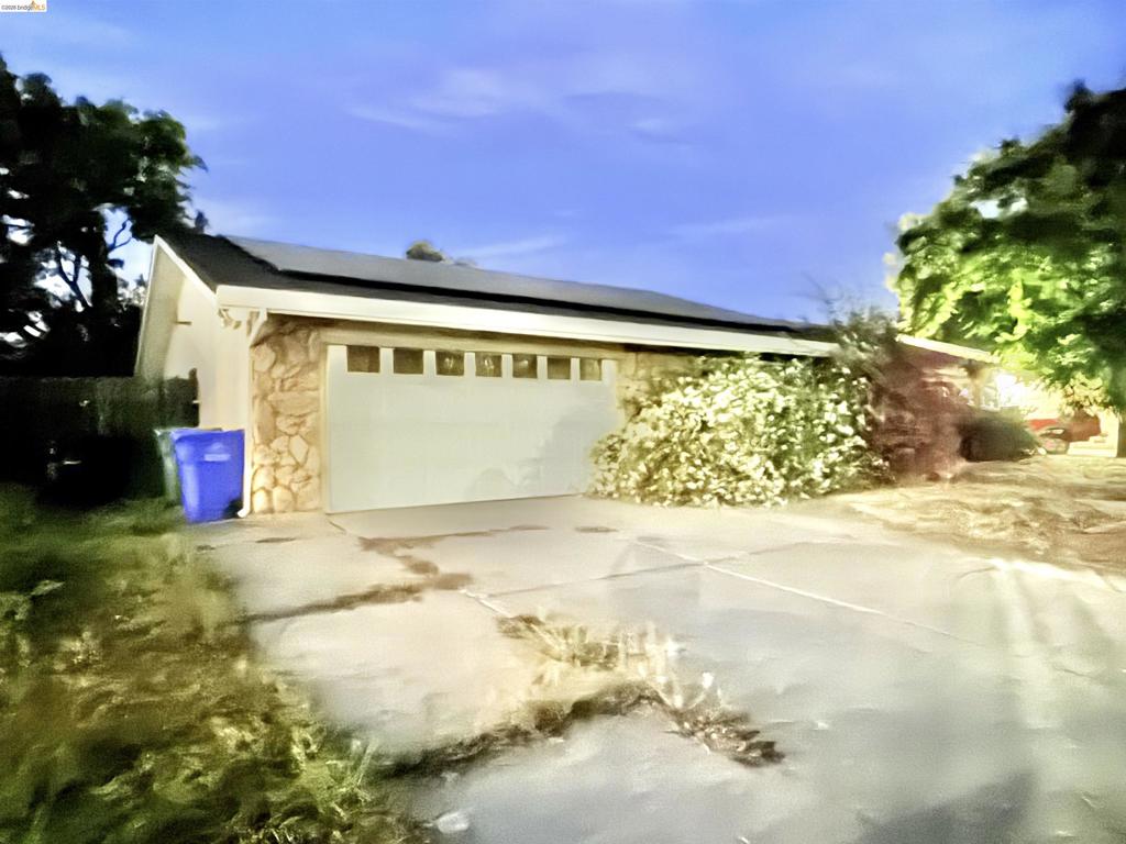 8721 Valley Oak Ln Property Photo 1