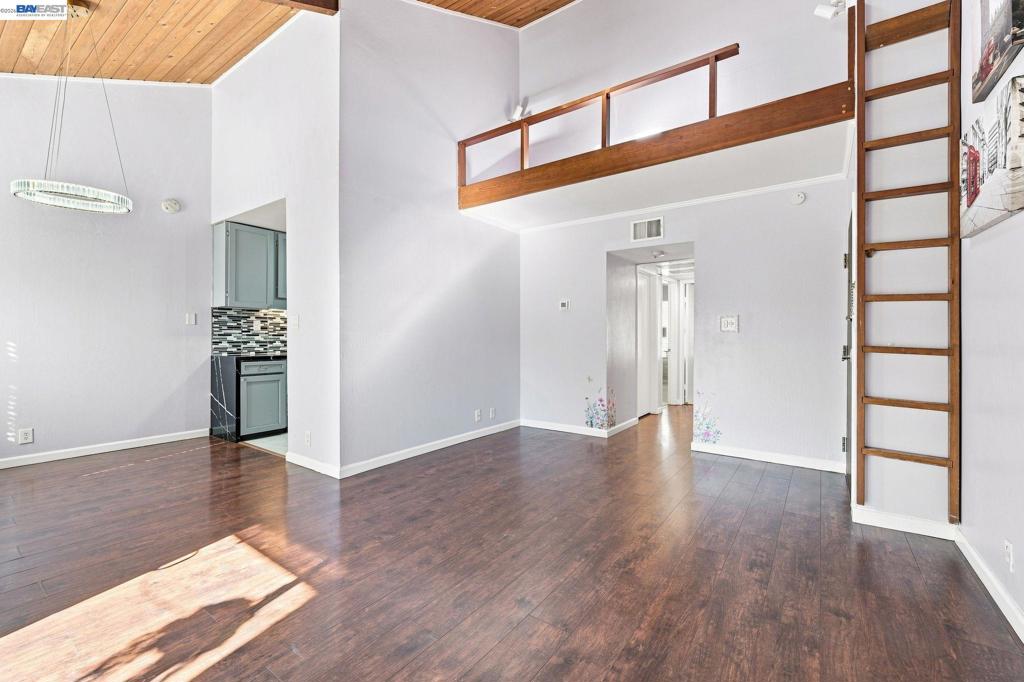 2716 Oak Rd 111 Property Photo 2