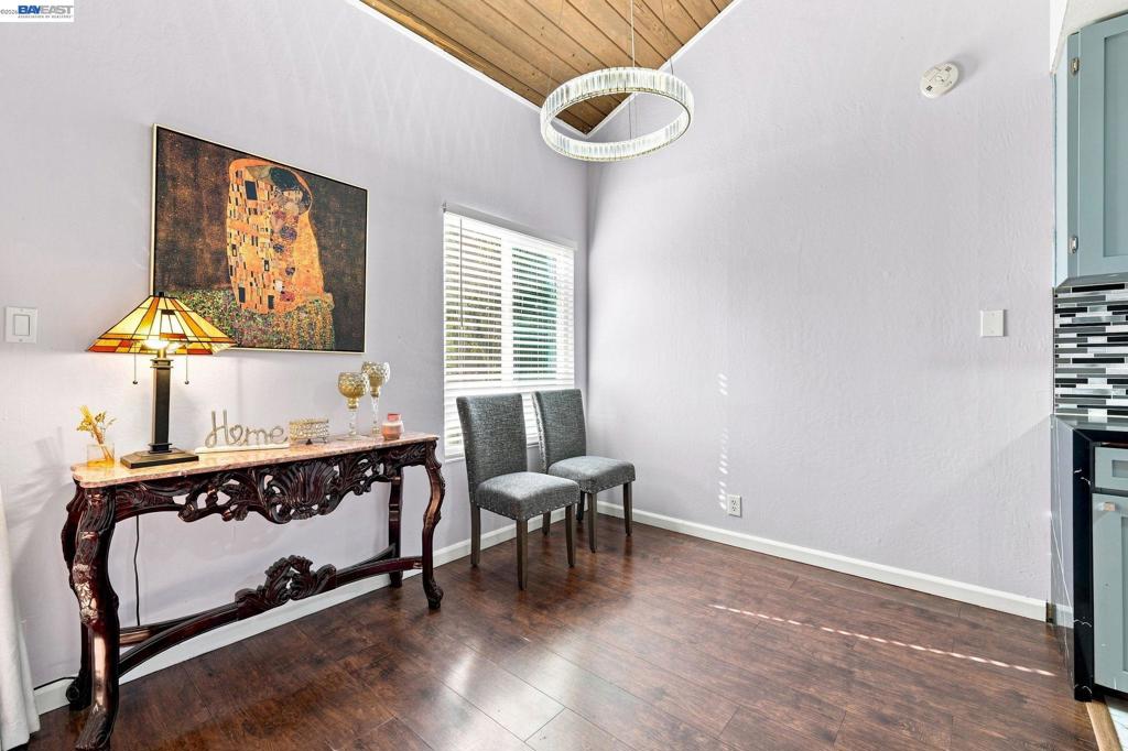 2716 Oak Rd 111 Property Photo 5