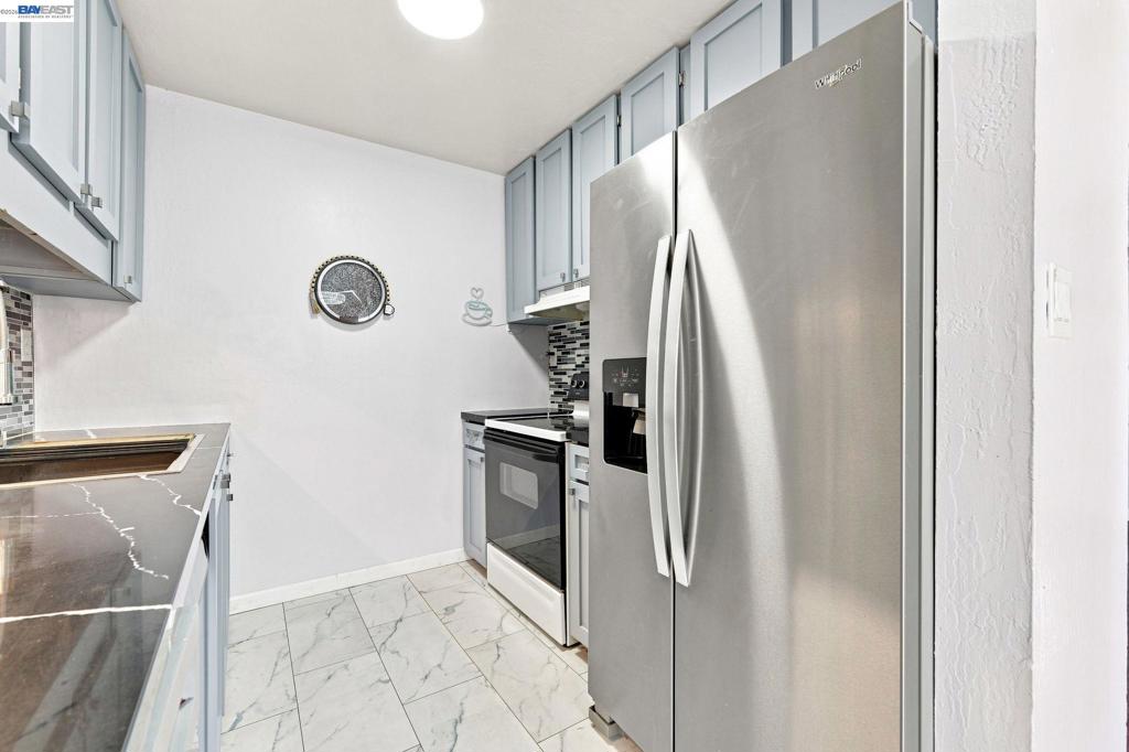 2716 Oak Rd 111 Property Photo 6