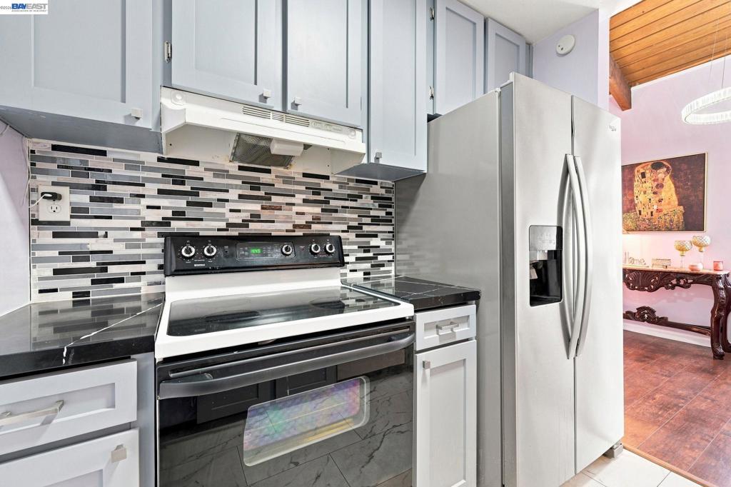2716 Oak Rd 111 Property Photo 8