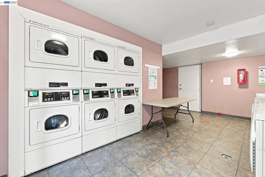 2716 Oak Rd 111 Property Photo 28