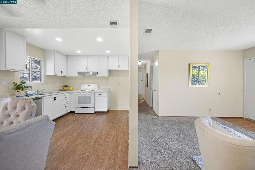 2506 Henry Ave Property Photo 19