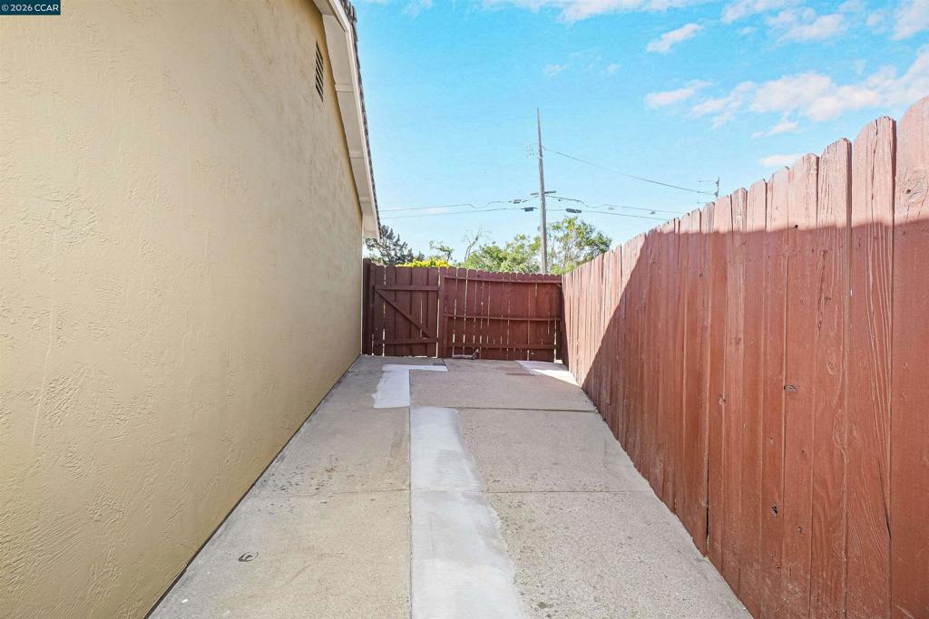 2506 Henry Ave Property Photo 35