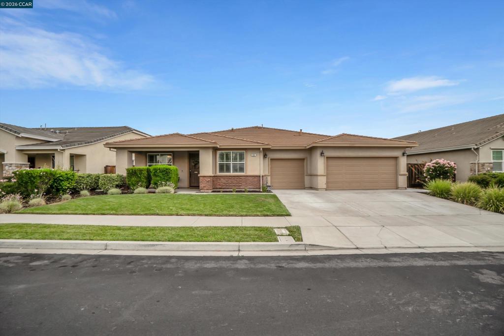 816 Pathfinder Property Photo 3