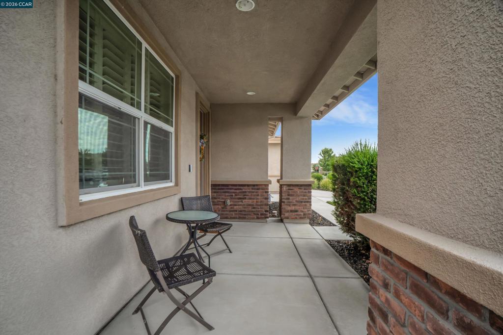 816 Pathfinder Property Photo 6