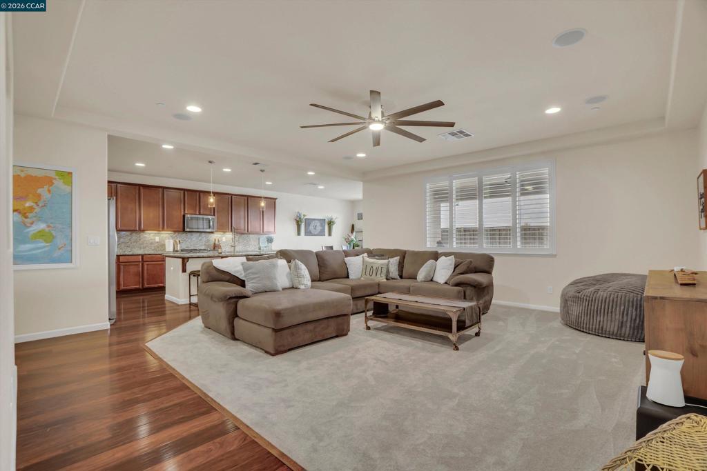 816 Pathfinder Property Photo 17