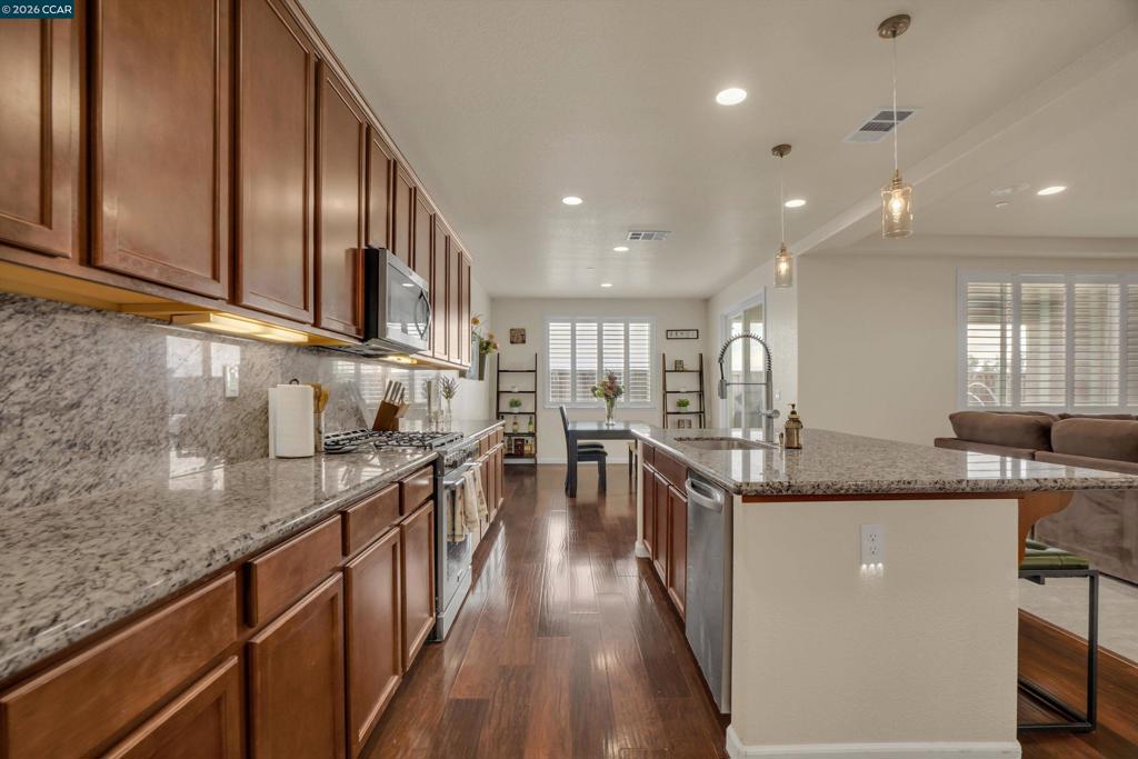816 Pathfinder Property Photo 20