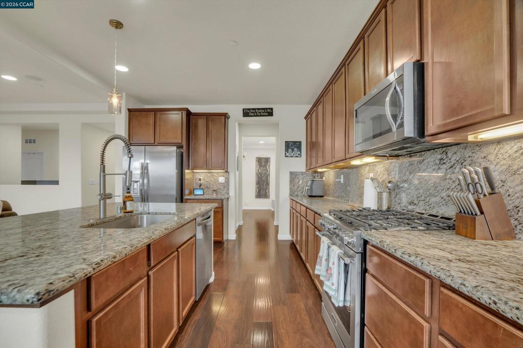 816 Pathfinder Property Photo 24